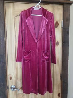 Southern Grace Longline Velvet Blazer in Fuschia